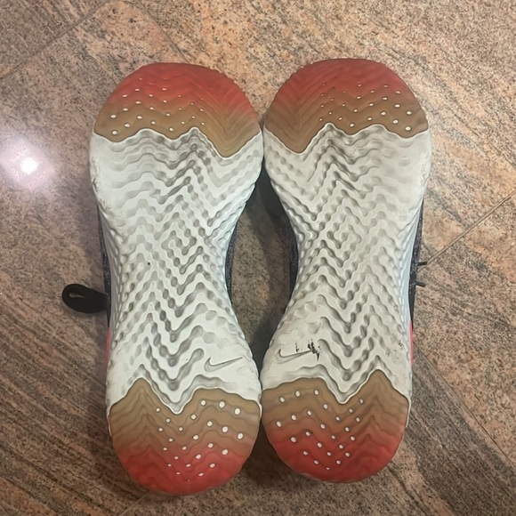 Nike Epic React Flyknit AQ0067-010 - Picture 3 of 3